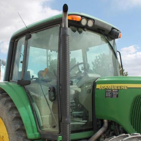 DEERE 2002 JOHN DEERE tractor in excellent condition